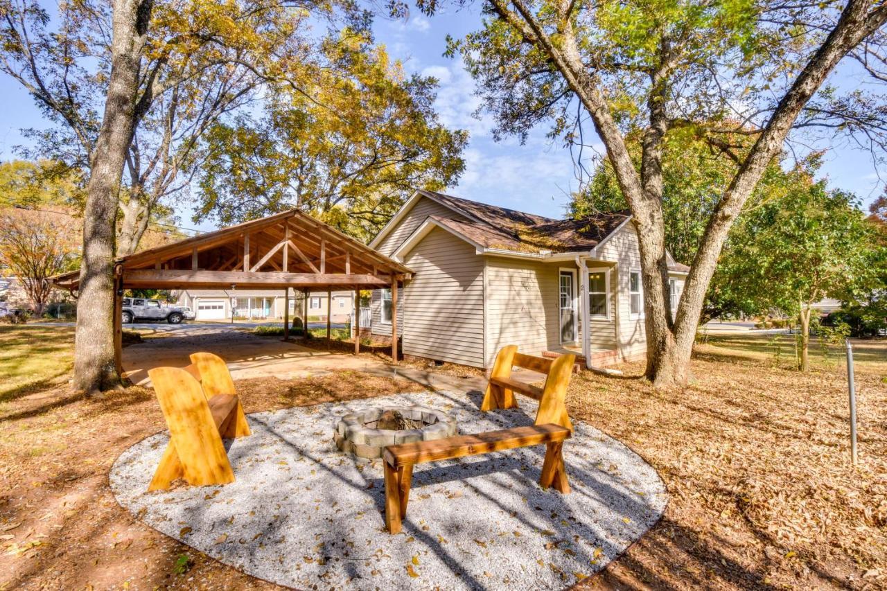 Tranquil Travelers Rest Home With Fire Pit! Bagian luar foto